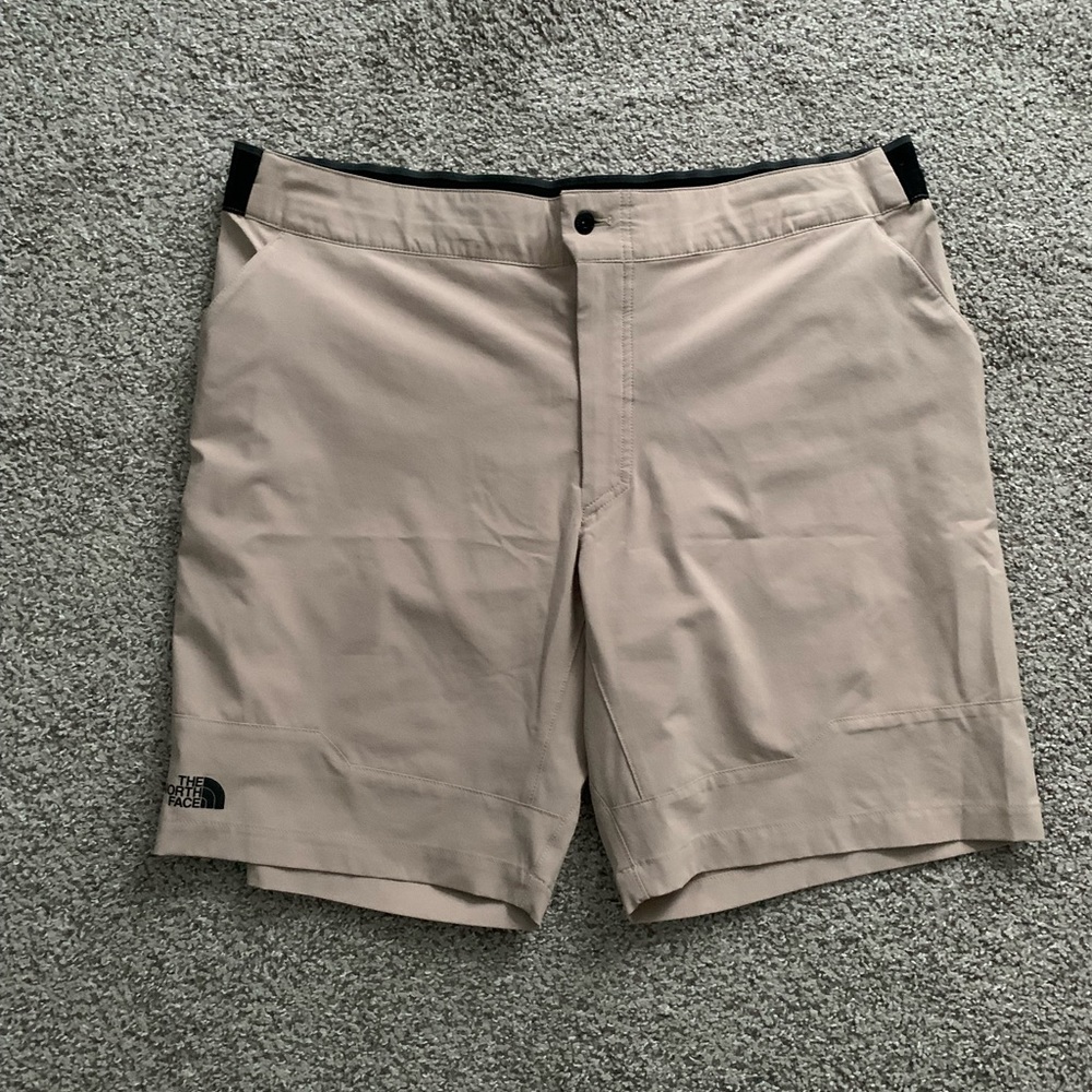 North Face Khaki Shorts 🤎